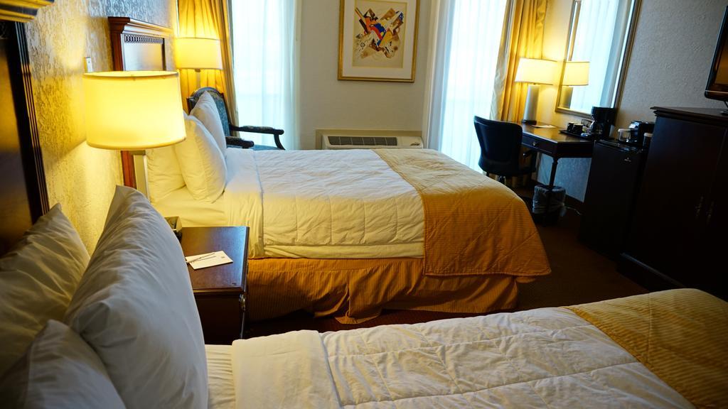 Ramada By Wyndham Wichita Airport Otel Dış mekan fotoğraf