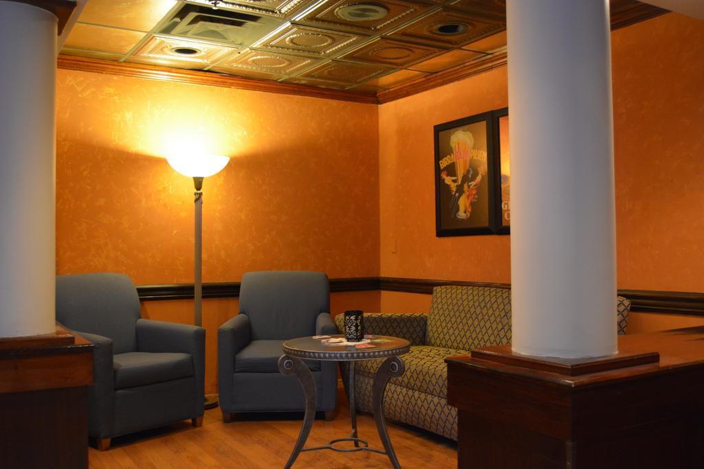 Ramada By Wyndham Wichita Airport Otel Dış mekan fotoğraf