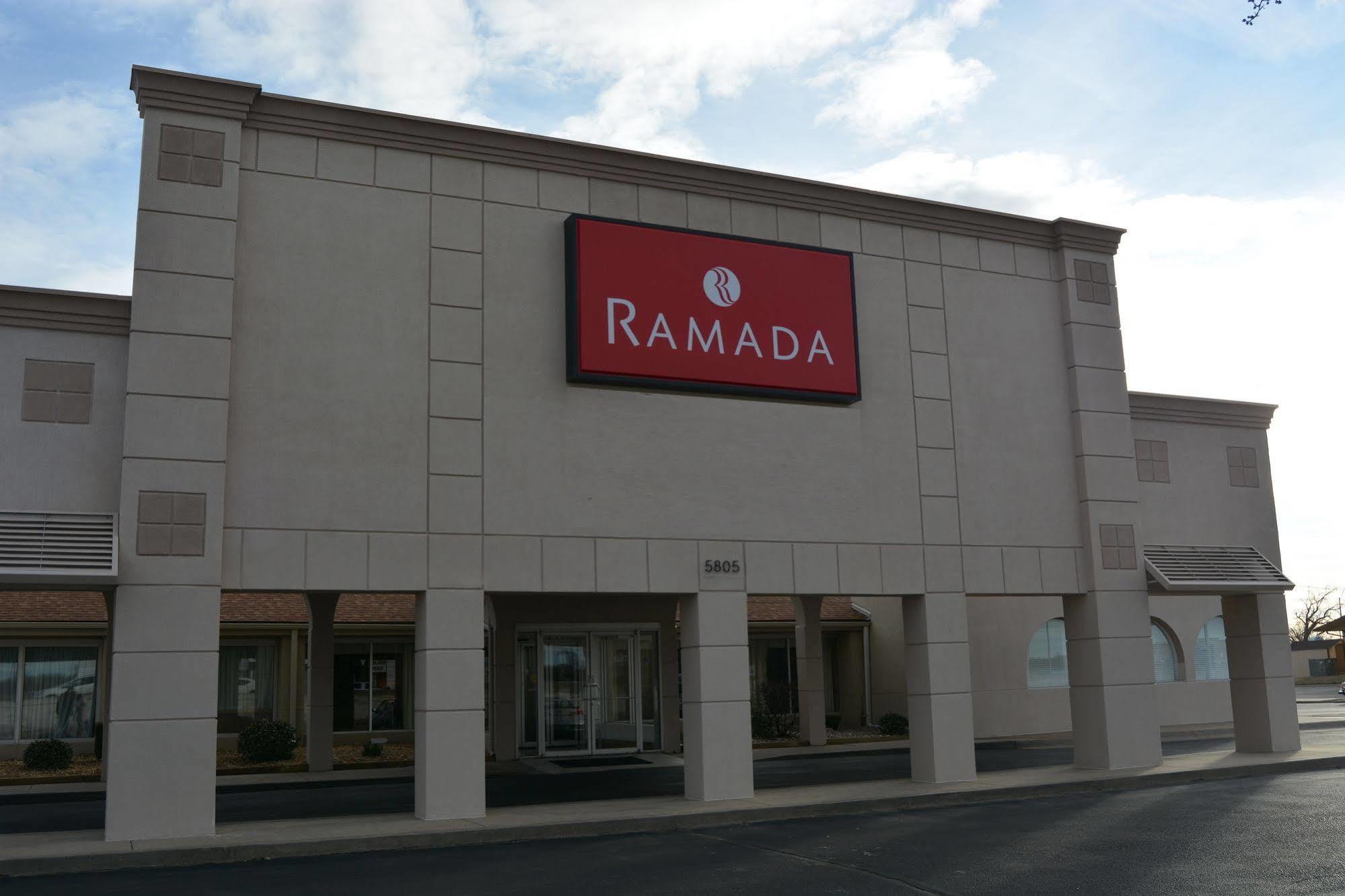 Ramada By Wyndham Wichita Airport Otel Dış mekan fotoğraf