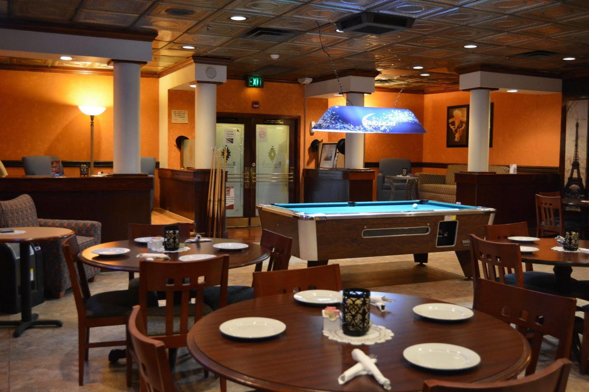 Ramada By Wyndham Wichita Airport Otel Dış mekan fotoğraf
