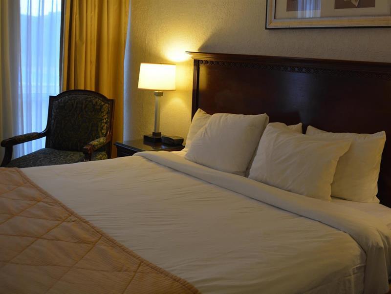 Ramada By Wyndham Wichita Airport Otel Dış mekan fotoğraf